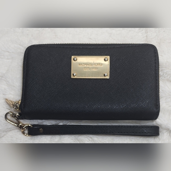 Michael Kors Handbags - Michael Kors Black Wristlet Wallet